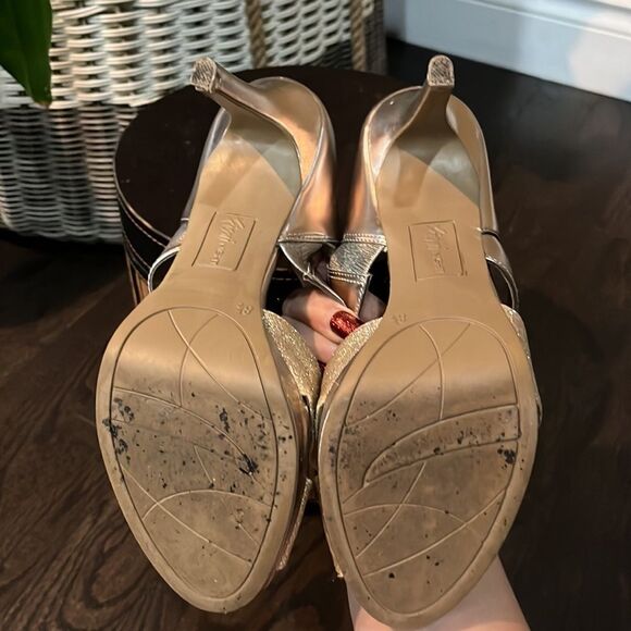 “Gold” sandals / Size 8.5 - Picture 8 of 11